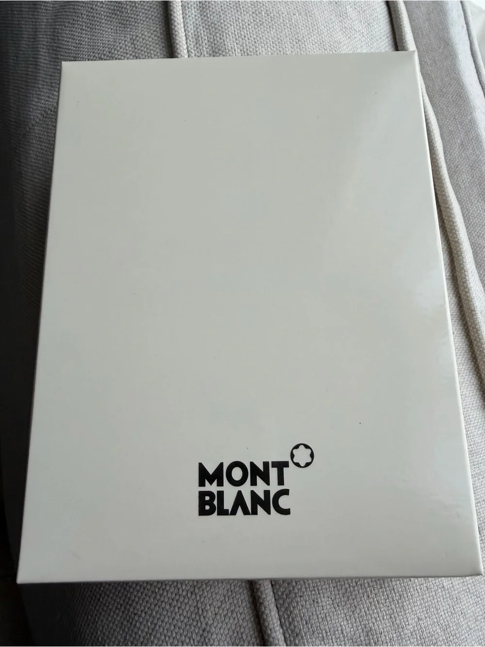 Montblanc Extreme Black Bi-Fold 6cc Leather Wallet with logo - NEW IN BOX